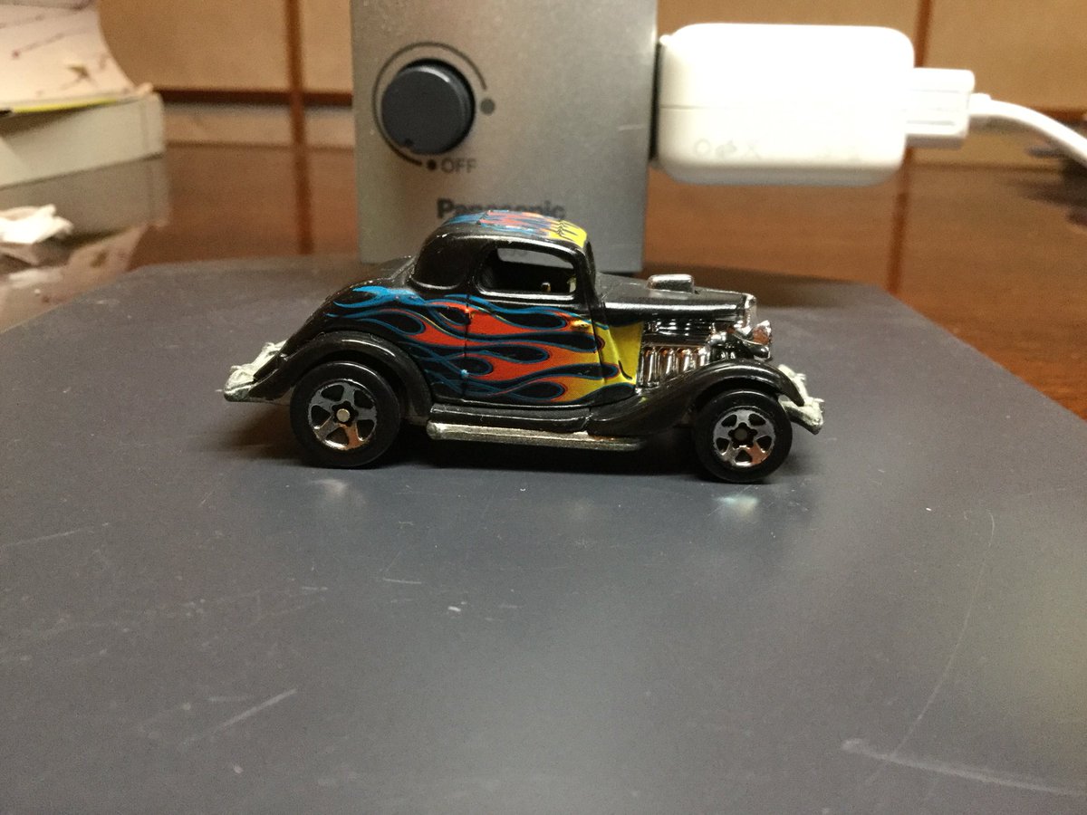 ファイヤーパターンミニカーフォードホットロッド HotWheels '34 3-Window 名前に社名は入らないが、フォードの