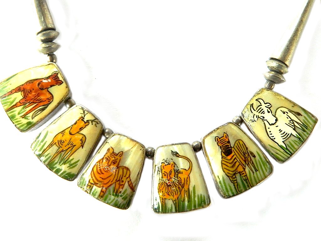 JewelryQuest's tweet photo. Africa Animal Safari Necklace Sterling Silver Mother Of Pearl Antique Handpainted  https://t.co/pYxLiIHRVk #vintagelove #jewelrylovers #jewelryonetsy #gotvintage #giftforher #SterlingSilver #animallover #boebot #ShopEtsy #sterlingjewelry #silverforher #antiquejewelry https://t.co/Us8RWIGBjU