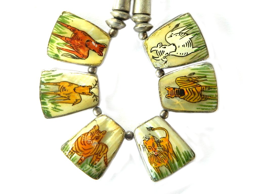 JewelryQuest's tweet photo. Africa Animal Safari Necklace Sterling Silver Mother Of Pearl Antique Handpainted  https://t.co/pYxLiIHRVk #vintagelove #jewelrylovers #jewelryonetsy #gotvintage #giftforher #SterlingSilver #animallover #boebot #ShopEtsy #sterlingjewelry #silverforher #antiquejewelry https://t.co/Us8RWIGBjU