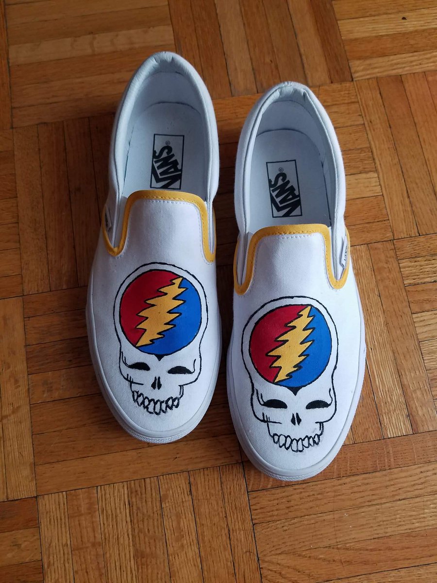 WSDAH's tweet photo. Best gift EVER!! Katie you rock!! 🎶✌💀💜 #sneakers #art #gratefuldead #Present #merchandise #love #gift https://t.co/uJ9N2qvdb4