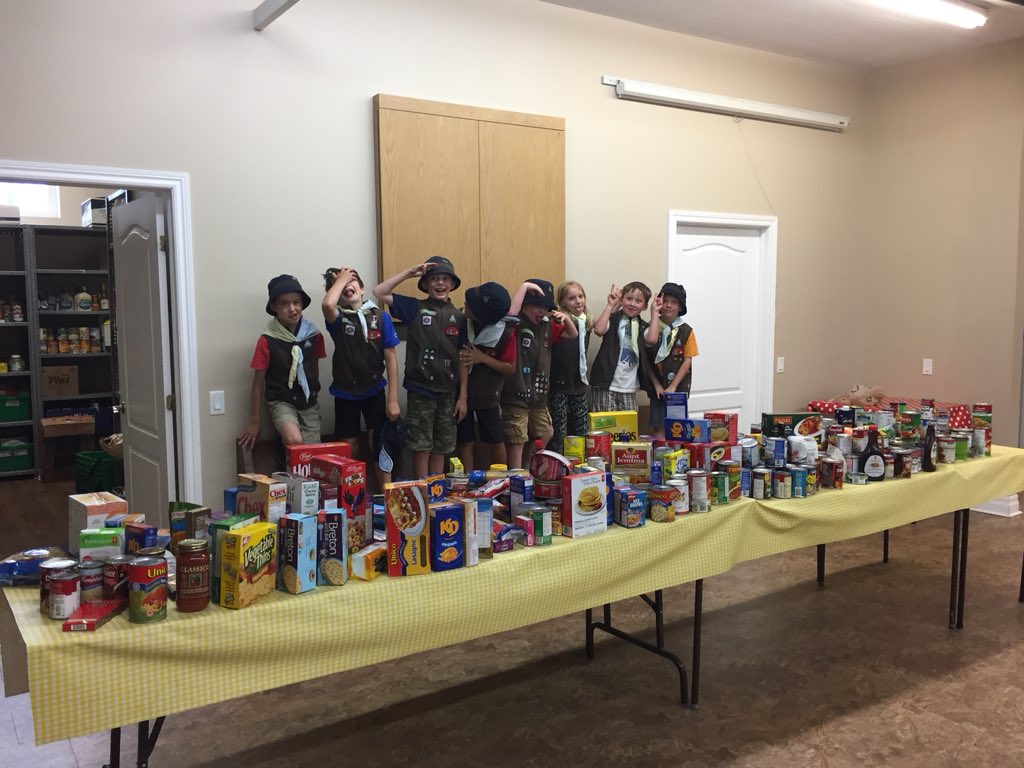 MtAlbertScouts's tweet photo. White Tails working on their community project for their #northstaraward . These Beavers are the first in Mount Albert Scouting history to earn this award ! 
@scoutscanada @SLS_Area_Scouts #Scoutsdostuff #canadianpath #Beavers https://t.co/BkRkhRCTEg