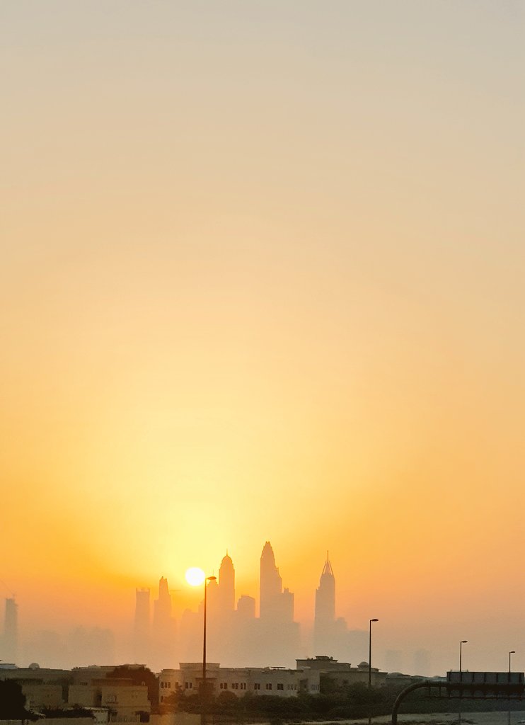 Sunsets be like this.
#mydubai #emiratesliving