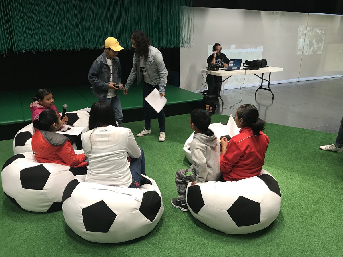 A punto de empezar transmisión de <a href="/papas_pon/">PinPonPapas</a> desde la Sala de la Imaginación del CECA. 
 No sé lo pierdan por <a href="/UniRadio997FM/">UniRadio</a>