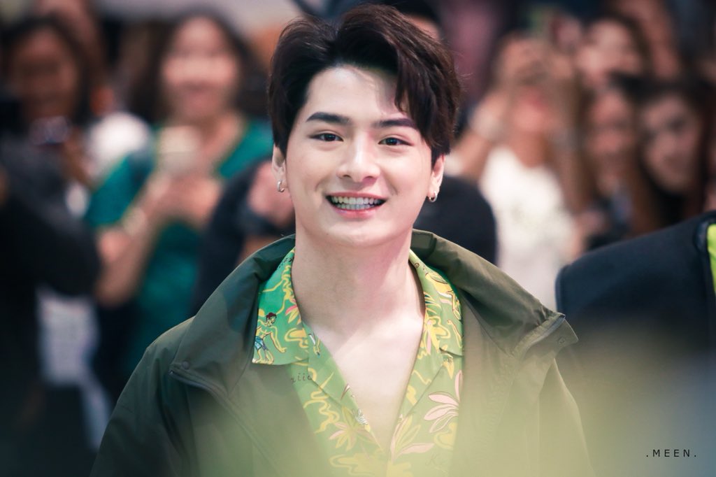 about_krist's tweet photo. — 08.06.18  งาน AIS เสียวหมี่ Selfie Day https://t.co/sC5FlFe307