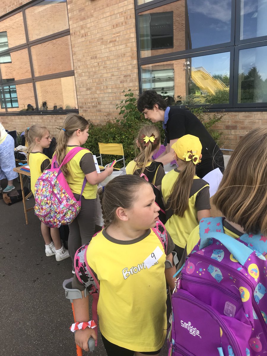 ThamesDivGG's tweet photo. 140 Brownies at Revels this afternoon - going around the commonwealth! @Girlguiding @guidingkentwest https://t.co/Rv3ExI6brM