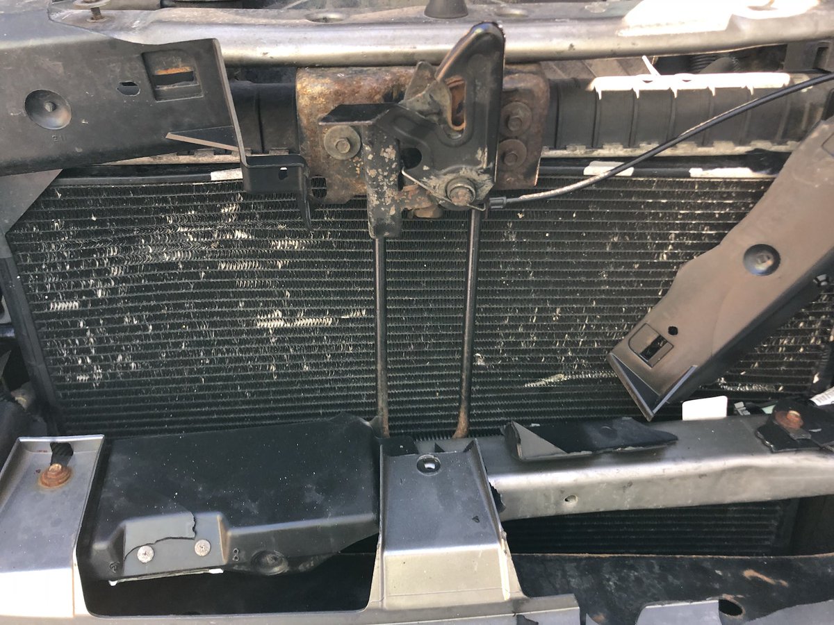 CafferkyJimmy's tweet image. This Is what happens when a moron came to a complete stop on McGrath Highway back in March. I decided to tackle it myself more pictures to follow.