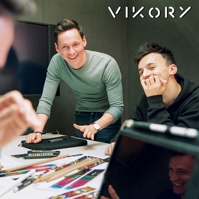 vikorysticks's tweet photo. The fact that we work so hard doesn't mean we can't have a laughter from time to time. Never take yourself too seriously.
Don't you agree ? 😉.
#vforvikory
Photo by @josselinlh
-
-
-
-
#vikory #drumfam #drum #drums #drumsticks #drumstick #drumuniversity #drumporn #drumstagr… https://t.co/HIN1EQGjyF