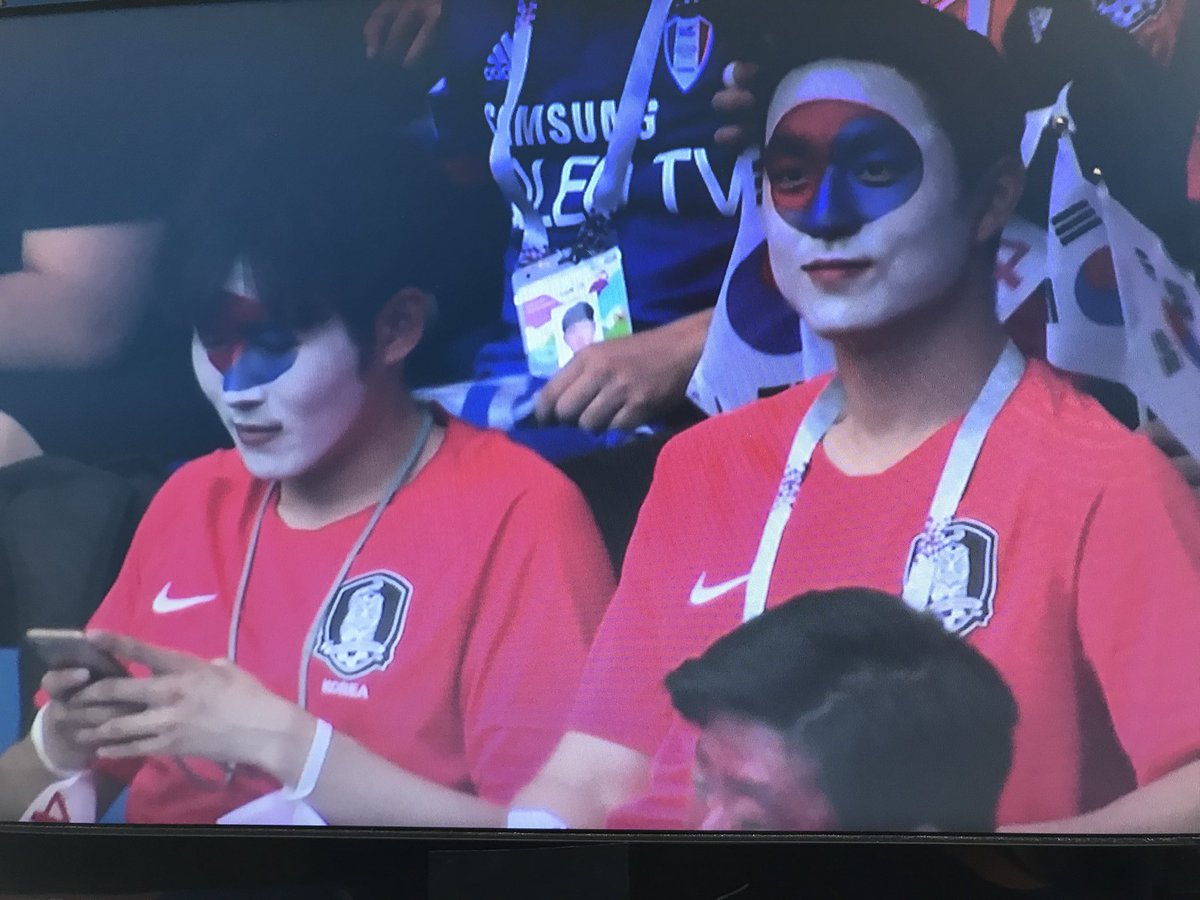 Rostros de la señal local en la Tribuna de Prensa de la #ArenaRostov

#MexicoVsCorea🇲🇽🇰🇷