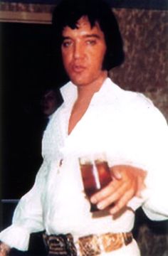 TeaBazaar's tweet image. Saturday is here and we have a great line up tonight! Olive Tiger | Ebba Fine | Space Saver are going on at 8pm!