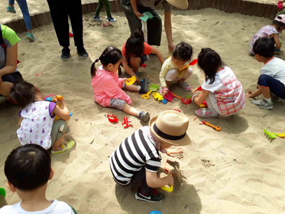 feddy345's tweet image. #성남시 #아동보육과
&amp;lt;숲 데이&amp;gt;
ㅇ 일 시 : 2018년 6월 23일(토) 10:00-12:00
ㅇ 장 소 : 산성공원유아숲체험원
ㅇ 대 상 : 성남시 거주 24개월 이상 영유아 80가정
ㅇ 내 용 : 숲 산책, 신체놀이, 요리활동, 조형활동 등
ㅇ 주 관 : 성남시 육아종합지원센터