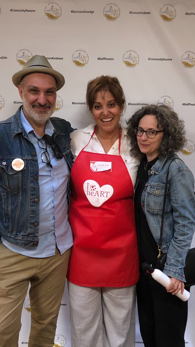 LucyDeLuca's tweet photo. Ty @angrylilpepperpot & @hockeyesque of @westendphoenix for hanging @TheRedwoodTO last night! #CommunityResolve....Off to deliver the latest issue. https://t.co/ipGCfoGzU0