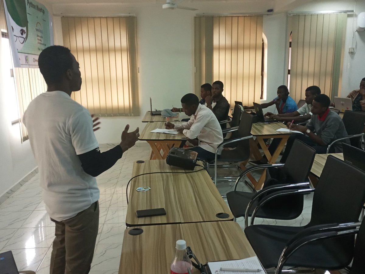 greaterpat's tweet image. Life really matters when you learn something new. That's why I decided to keep this appointment. A new knowledge added @kodehauz @ThePSF with @agatevureglory
@cjustinobi
#PythonMeetupEket