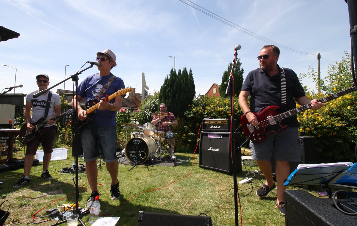 swindonpubs's tweet photo. Stratton Strollin' 2018
What a day for it! ☀️🍻
Pics from #Swindon's biggest pub crawl today &amp; free music festival in Stratton St. Margaret. On until late!
https://t.co/Jg4anEFK4e
#strattonstroll #swindonpubs @HolmesMusic @ArkellsBrewery https://t.co/DViQ9MAGDd
