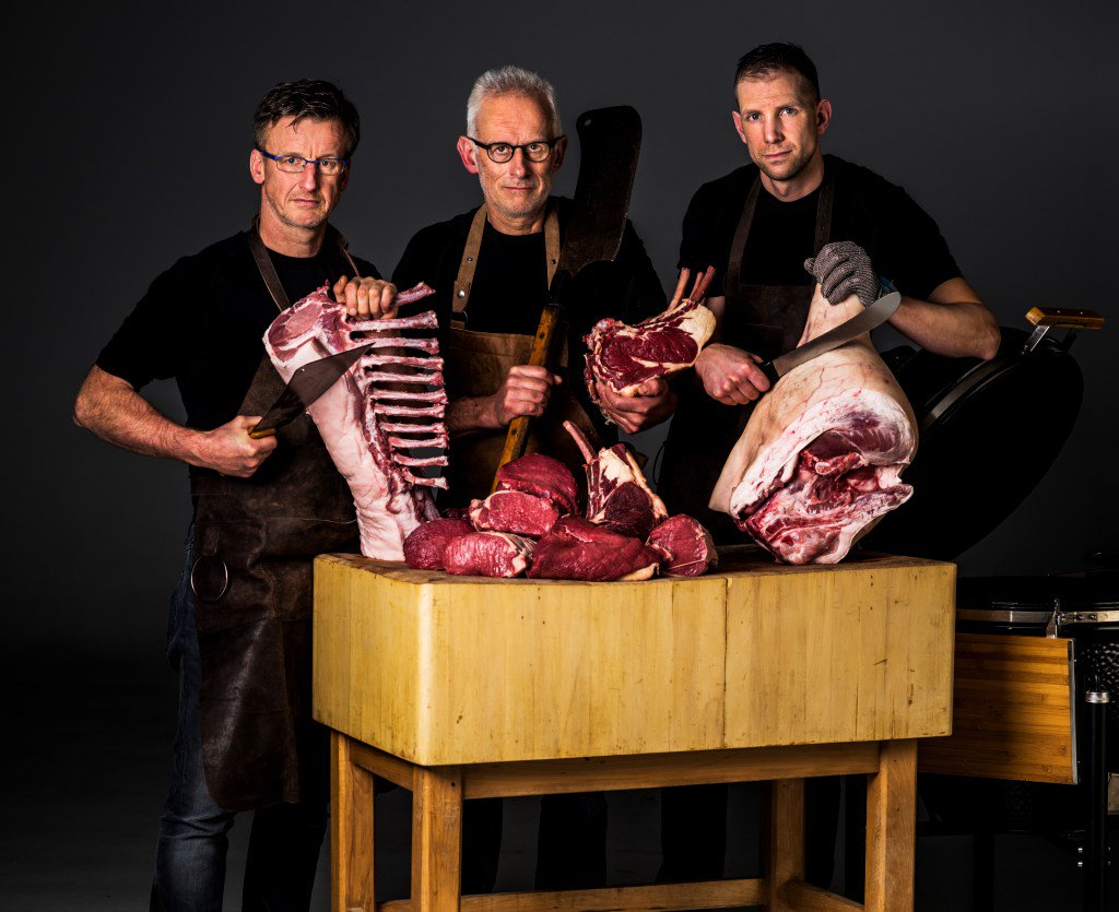 Klanten van KDR slagers lunchen tussen de koeien ketenduurzaamrundvlees.nl/klanten-van-kd…