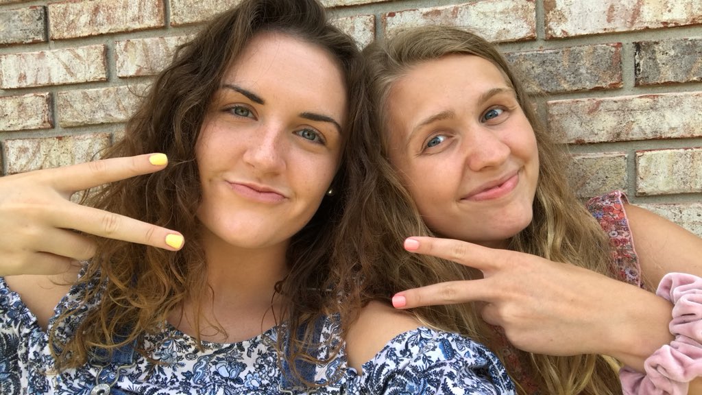 jayden_smith31's tweet photo. it’s my bestie gal’s bday!!!🤪😻🧜🏼‍♀️🦄🌼✨💕 https://t.co/zCySmS3Q8D