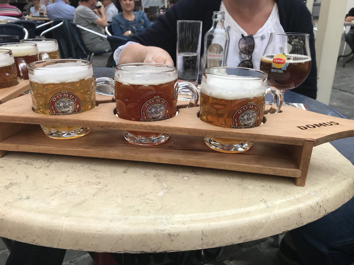 We gaan de overwinning in Leuven vieren met Con, Nostra en DeciDomus.