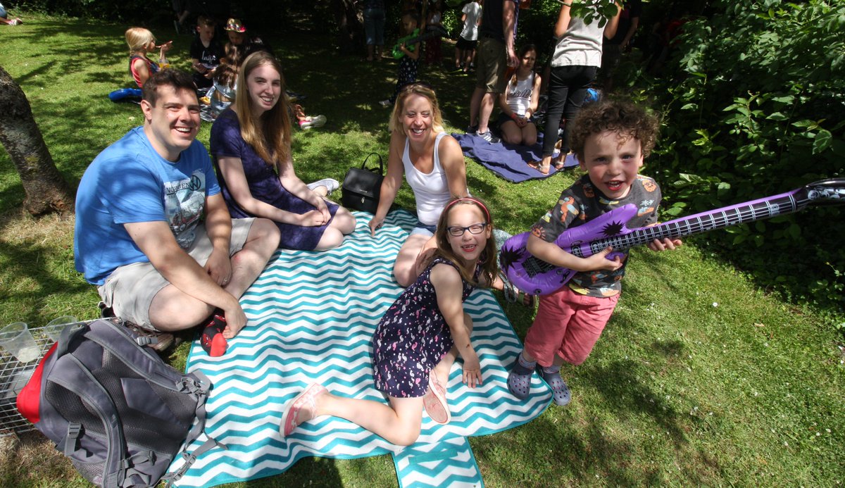 swindonpubs's tweet photo. Stratton Strollin' 2018
What a day for it! ☀️🍻
Pics from #Swindon's biggest pub crawl today &amp; free music festival in Stratton St. Margaret. On until late!
https://t.co/Jg4anEFK4e
#strattonstroll #swindonpubs @HolmesMusic @ArkellsBrewery https://t.co/DViQ9MAGDd