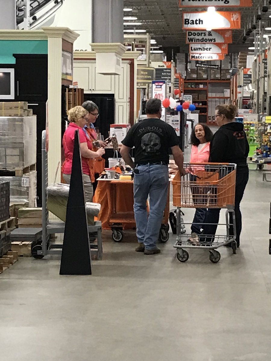 GREAT JOB to DS Paula and Megan pk customers during Tile clinic @4130 today. #customerconfidence=sales @McCarthyD177