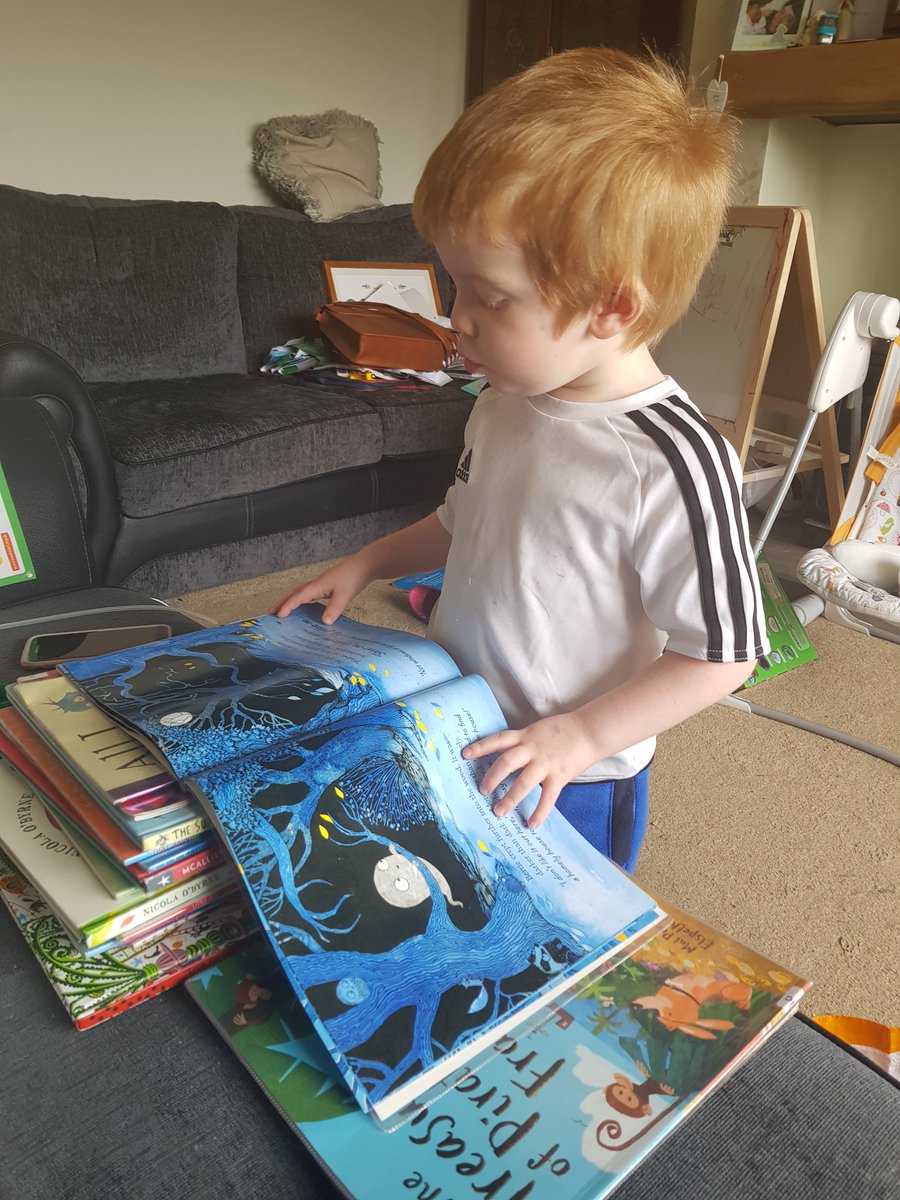 FatherReading's tweet image. Another awesome visit to @bradfordlibs247 today! 😍📚😍