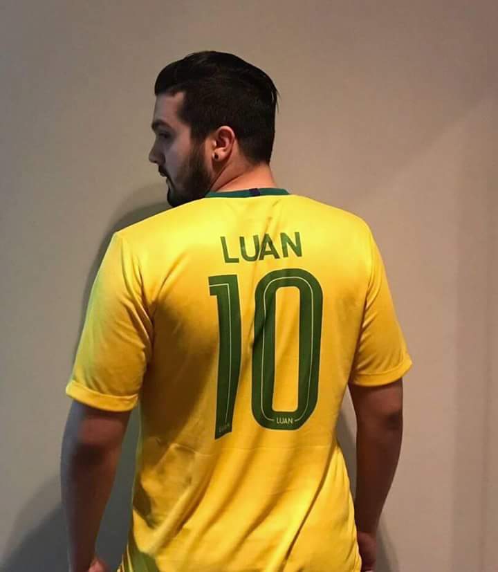 maitilasoares_'s tweet image. @LuanSantanaShop , se eu comprar a camiseta da seleção,  o modelo vem junto???? 😍

Kkkkkkkkk

#Copa2018
#LSShop