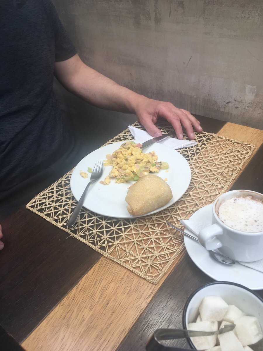 mocavarea's tweet photo. Luce bien, huele bien, y sabe, mmmm ❤️ Desde las 9:30, desayunos en #LibroTinto de @LibreriaRayuela #DaranseUnaVuelta https://t.co/CVeFMoKbfi
