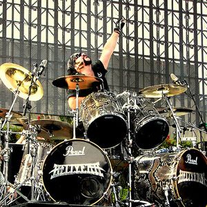 EVETOADAMMUSIC's tweet image. RIP Vinnie Paul. Just saw you last year in Vegas backstage at #RockIntoSpring and you were kind and humble. Thank you for the incredible music and the trails you blazed for heavy music- you will be sorely missed. #Pantera #DamagePlan #HellYeah