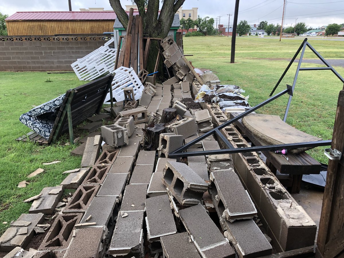 sooner_guy1012's tweet image. Storm damage @ Woodward, OK. 6/23/18. @KOCOdamonlane @KOCOMichael @koconews @KOCOjonathan @KOCOEric @KOCOShelby @NWSNorman #okwx