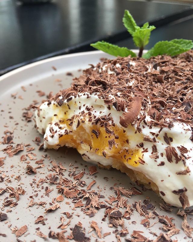 Kom vanavond of morgen voor een heerlijk stuk Mango-sinaasappel tiramisu met Grand marnier &amp; pure chocolade!