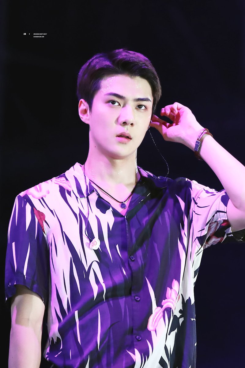iridescent_boy's tweet photo. 세훈 미모가 마젠타를 이겨버렷서😈
#세훈 #SEHUN @weareoneEXO 

https://t.co/BLz3MKy0c2 https://t.co/JSFYN4hImU https://t.co/47TOCd9V7r