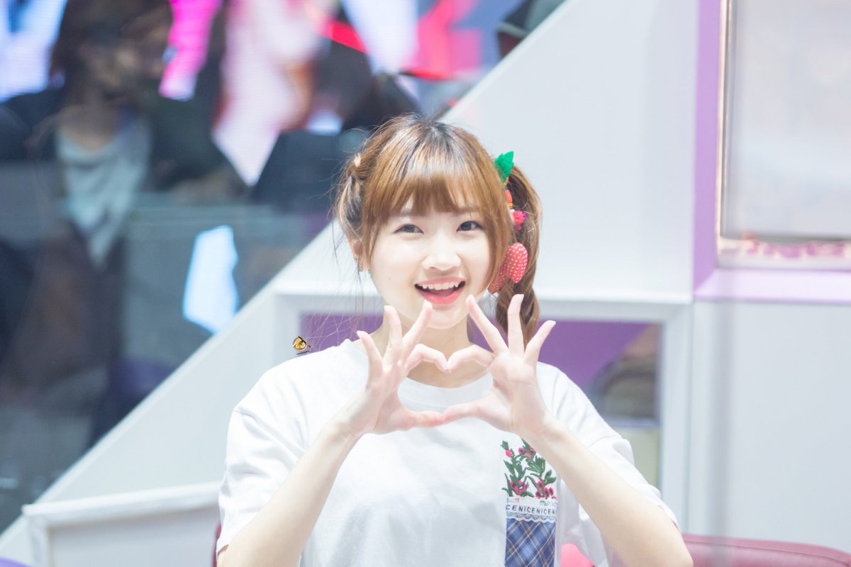 MoOHinn's tweet photo. .....ว่าการที่เธอนั้นอยู่ บนโลกนี้
ชีวิตก็มีแรงใจ....
รอยยิ้มเธอนั้น ฉันขอเถอะนะ....เพราะมันทำ....ให้ฝันดี
#KaimookBNK48
#BNK48
#Otacool
#ครอบครัวเพนกิ้น
ขอบคุณเจ้าของรูปครับ(หากผ่านมาเห็น) https://t.co/PBUgu6LrSa
