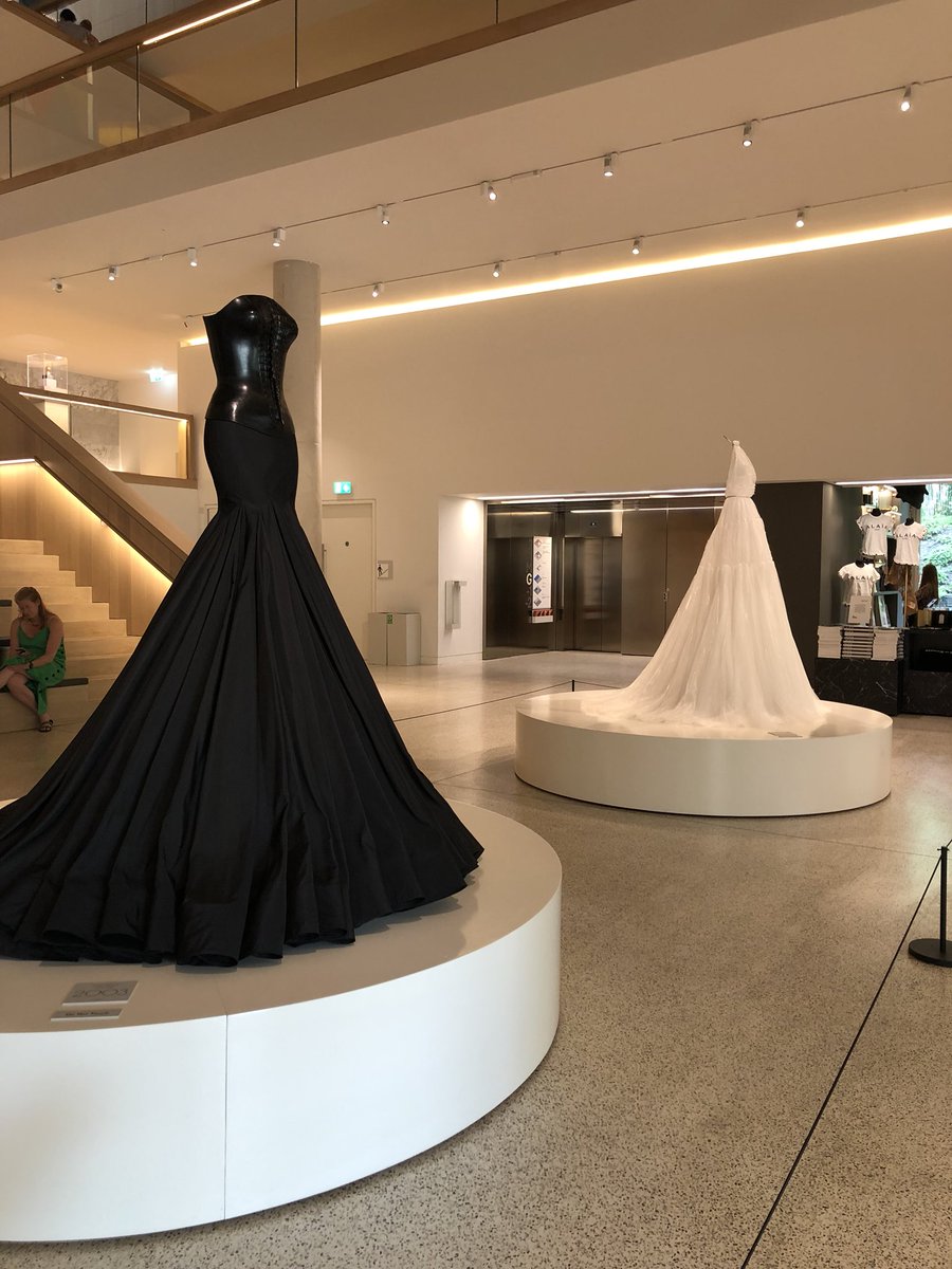 chloegirI's tweet photo. azzedine alaïa: the couturier | part 1 https://t.co/xtZCu8elme