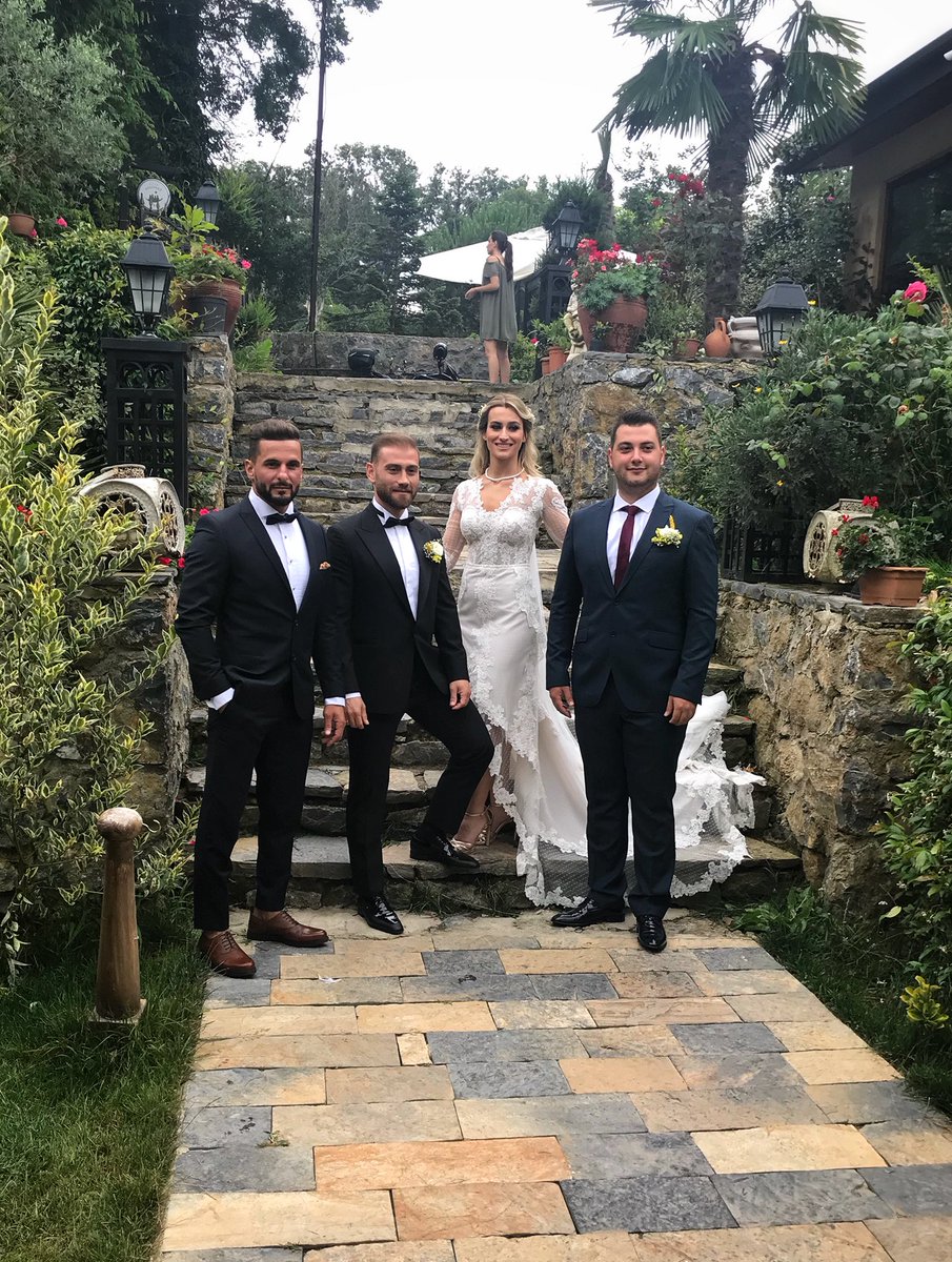 Can dostumun en mutlu günü..Değerli eşinle sağlık mutluluk huzur ve sevgi dolu bir evlilik geçirmeniz dileğiyle ❤️🙏🏼  #emrah&amp;esrawedding