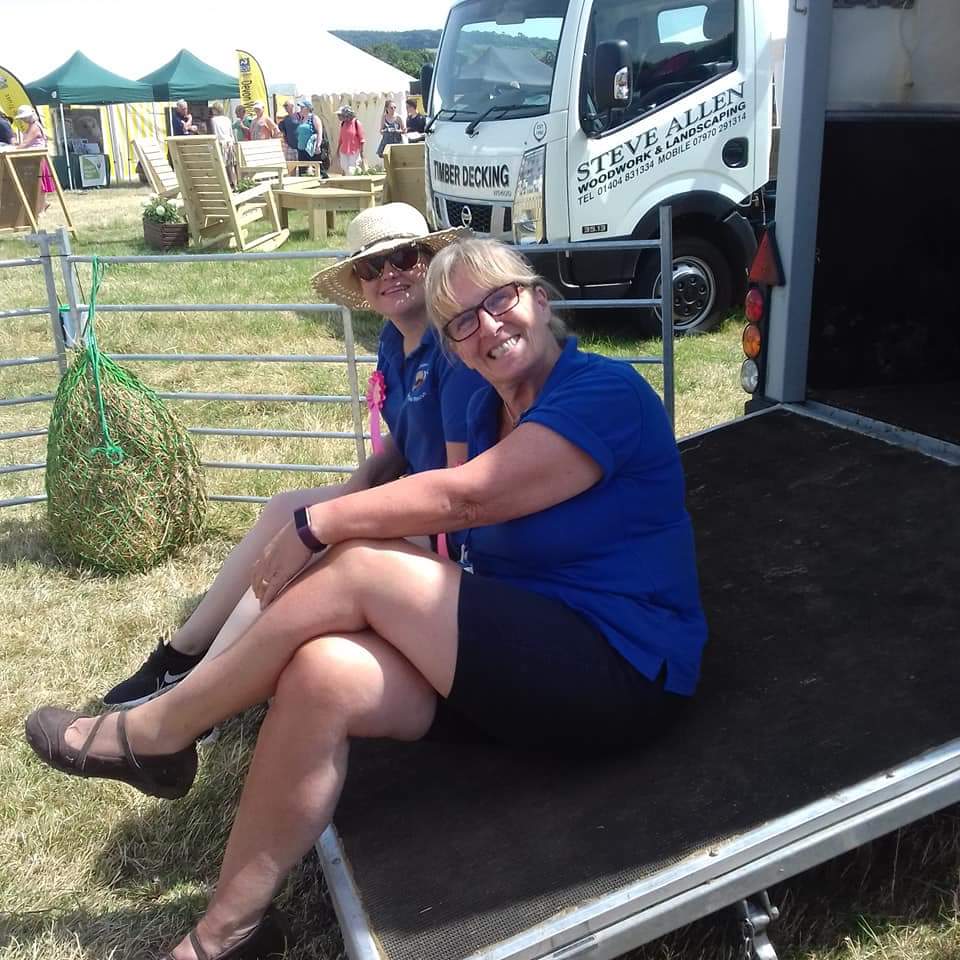 We're at the Axe Valley Show today and tomorrow with two very well behaved little Munchkins. The ponies are doing their bit too...😂😂
