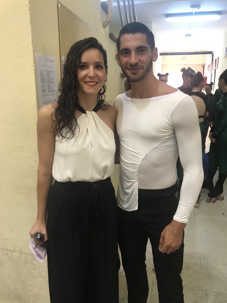 ClubRoulement's tweet photo. La patinadora de nuestro club @Irenuqui ha ejercido esta tarde de presentadora en la Gala Internacional de Ocaña. Un orgullo contar con personas como Irene que sienten, transmiten y disfrutan del Patinaje como ella. Felicidades Irene, has estado brillante (aunque sin patines 😉) https://t.co/CFlZx644ky