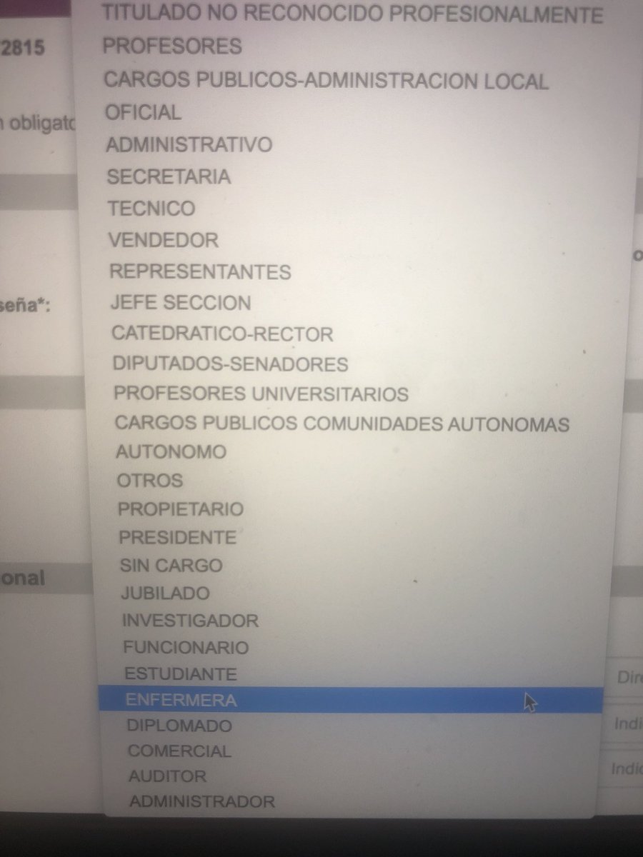 lazofi's tweet photo. Me estoy sacando la tarjeta de Renfe y estoy flipando. A la hora de elegir profesión creía que venían todas en masculino génerico. Pero no.
#género #paymeinequity https://t.co/2e9GsXKu4w