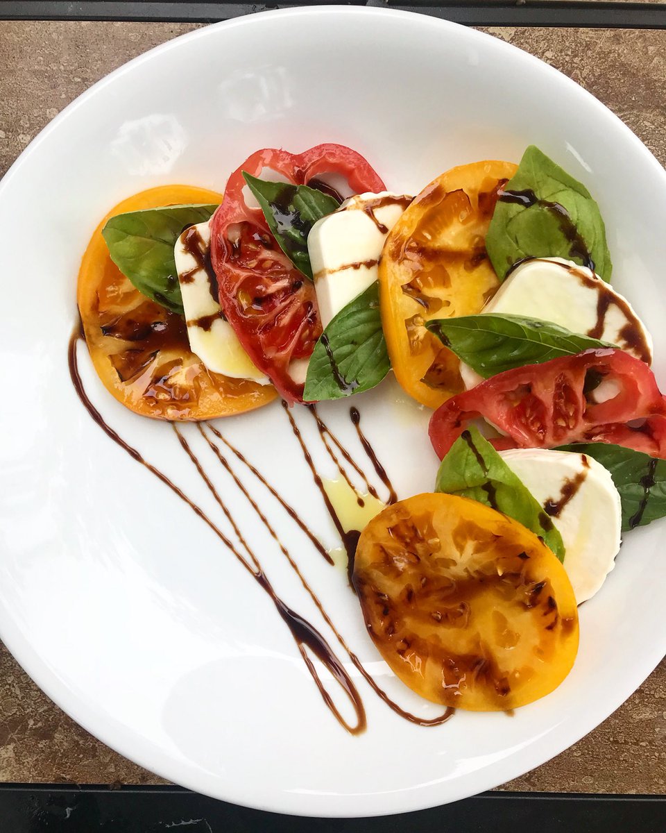 HomemadeDelish's tweet photo. Date night at home....1st course in session. Beautiful heirloom tomatoes, fresh mozzarella and basil from the garden. Happy Saturday!!
#capresesalad #salad #basil #heirloomtomatoes #tomatoes #mozzarella #homemadedelish #1stcourse #dinner #datenight #datenightathome https://t.co/AsWZeyIs7F