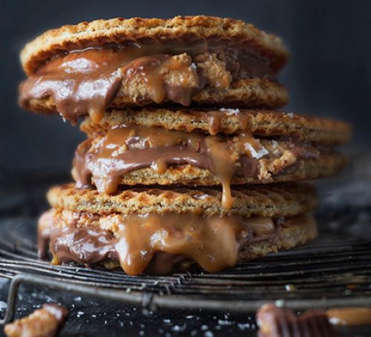 SuperMini_mi's tweet photo. Galletas de mantequilla mani y caramelo salado ¡Postre sano para ti! https://t.co/bHlVvDMZ79  
#Postres #Cocina #Receta #Reposteros #Recetas #Chocolate #Comida #Alimentación #ComidaRica #Gastronomy #Gastronomía #Cocina #Cooking #SiguemeYTeSigo #TeamFollowBack https://t.co/Za2mOROmRt