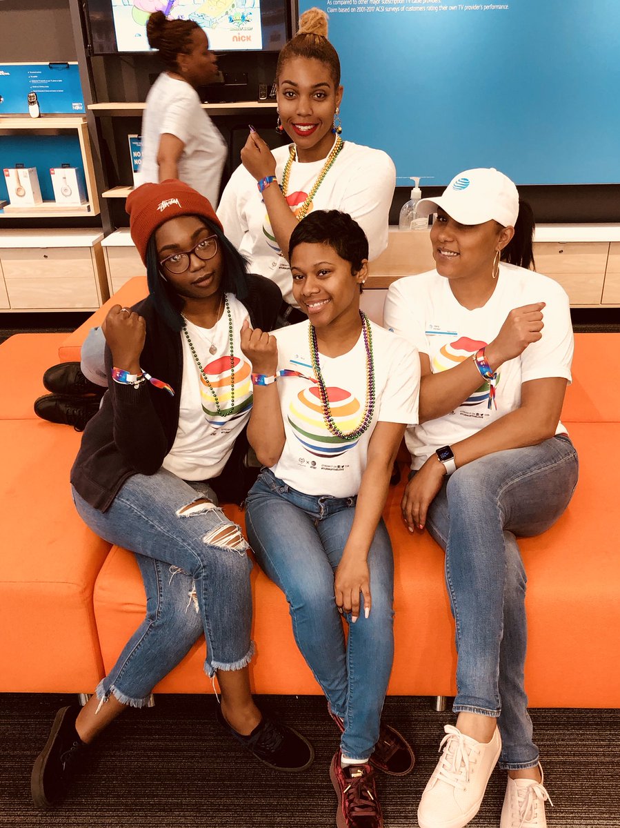 YarilysAllende's tweet photo. East Market Team representing and supporting Pride Day 🌈

❤️💜💛🧡
#BeboldER   #OHPA https://t.co/hshALYRGnQ