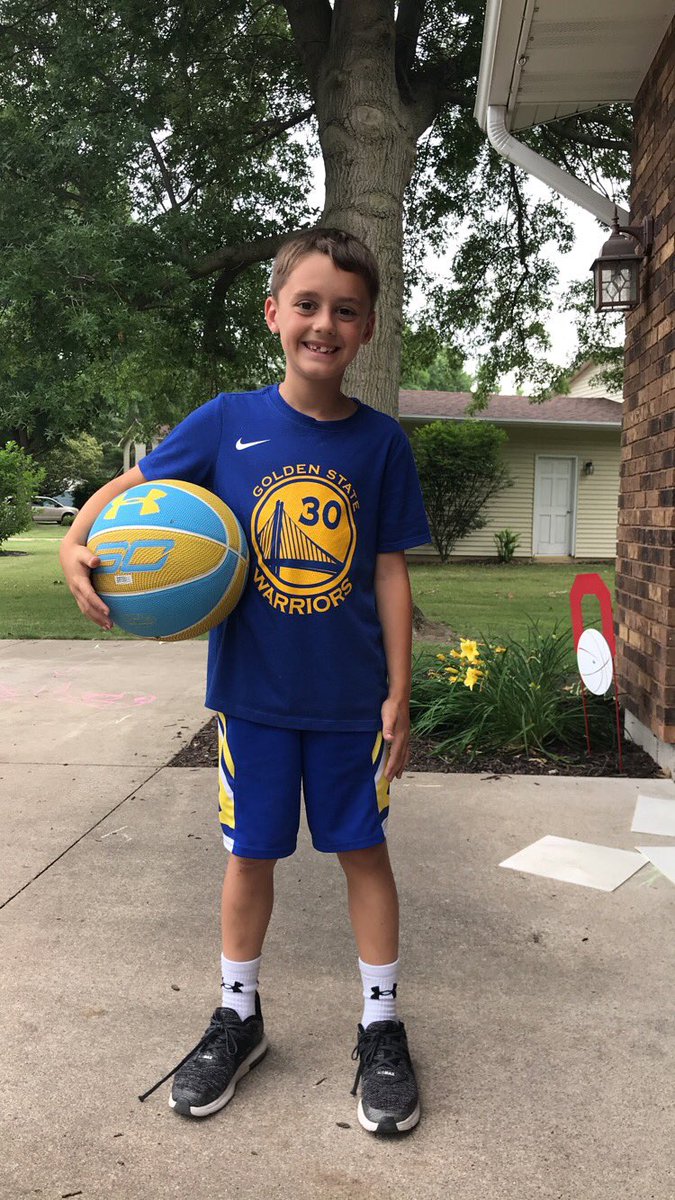 wheat1414's tweet photo. @StephenCurry30 Huge fan in Iowa! #worldchamps https://t.co/zznJg305zR