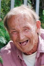 урод смеется