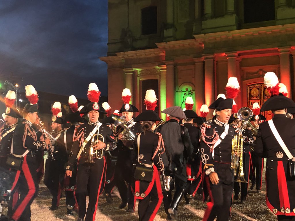 ItalyinFrance's tweet photo. Orgoglio ed emozione per la Banda dell’Arma dei @_Carabinieri_ al Festival Internationale della Musica Militare a Parigi #fimmp https://t.co/o1MvnIy2oP