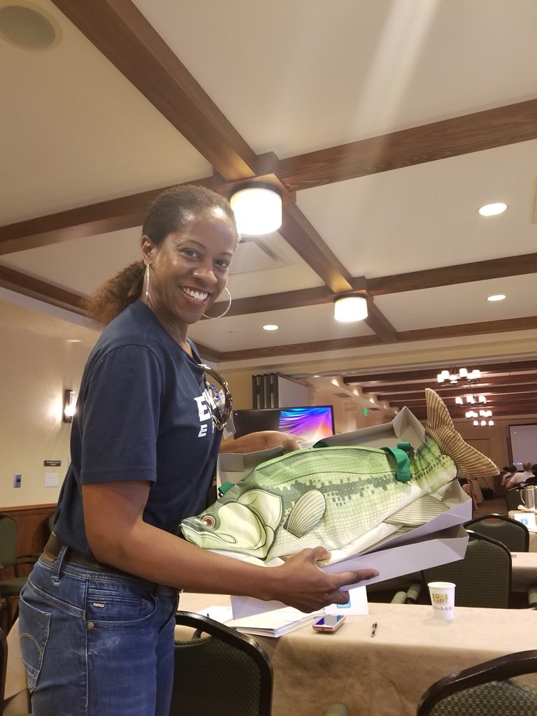EBmedicine's tweet photo. Learning how to remove fish hooks at #CDEM18. Congrats to the volunteer who successfully removed a hook from an unlucky chicken breast—and won a pretty awesome fish cooler for demonstrating her skills! https://t.co/VU9xGZQsRo