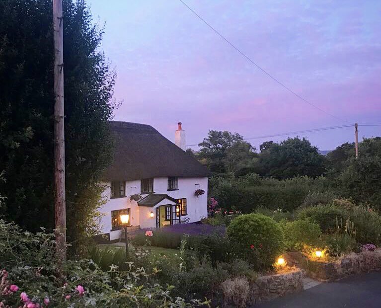FiveBellsDevon's tweet photo. Lovely sunset to finish up tonightβs service! #devon #EastDevon #devonsunset #devonsun #sunset https://t.co/UAlcW4t2k9