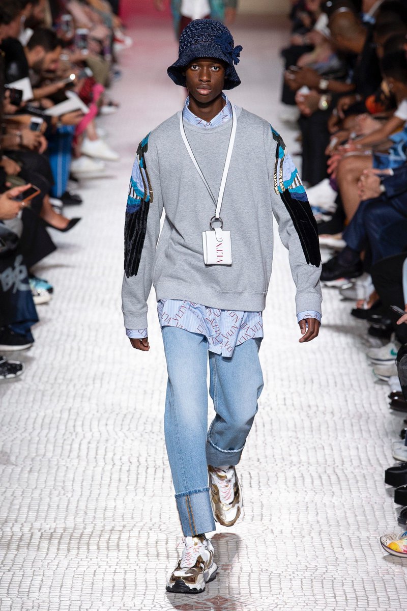 StudioFWI's tweet photo. Valentino SS19 ~ https://t.co/KoEbwh5Ltb