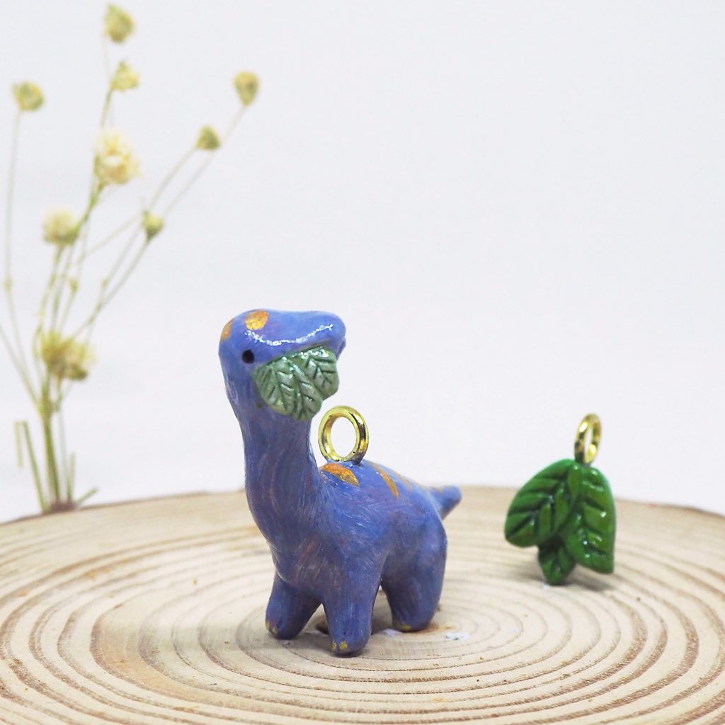 studiosevendays's tweet photo. Grow taller to eat more~
#brachiosaurus #studio7days #手作 #手作リ #手繪 #pinkoi #etsy #creema #恐竜 https://t.co/PRsyxI3CBc