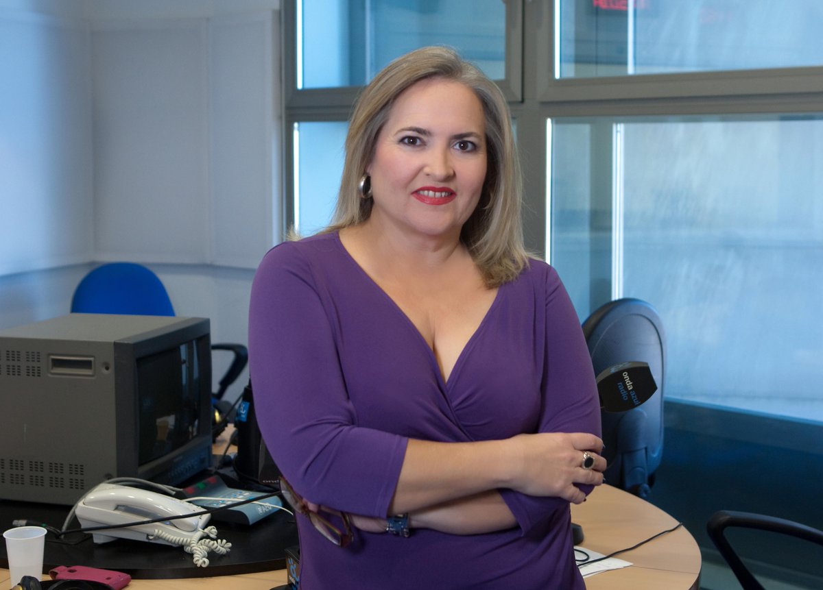 CanalMalagaRTV's tweet photo. Ahora, tertulia de mujeres en Canal Málaga Radio (97.4 FM) con @InmaculadaUrban. Escuchas la actualidad en clave femenina también en #directo en la web https://t.co/DTHmOmZsbd #Tertulia #Actualidad #Mujeres #Málaga https://t.co/v7EVRC93TB
