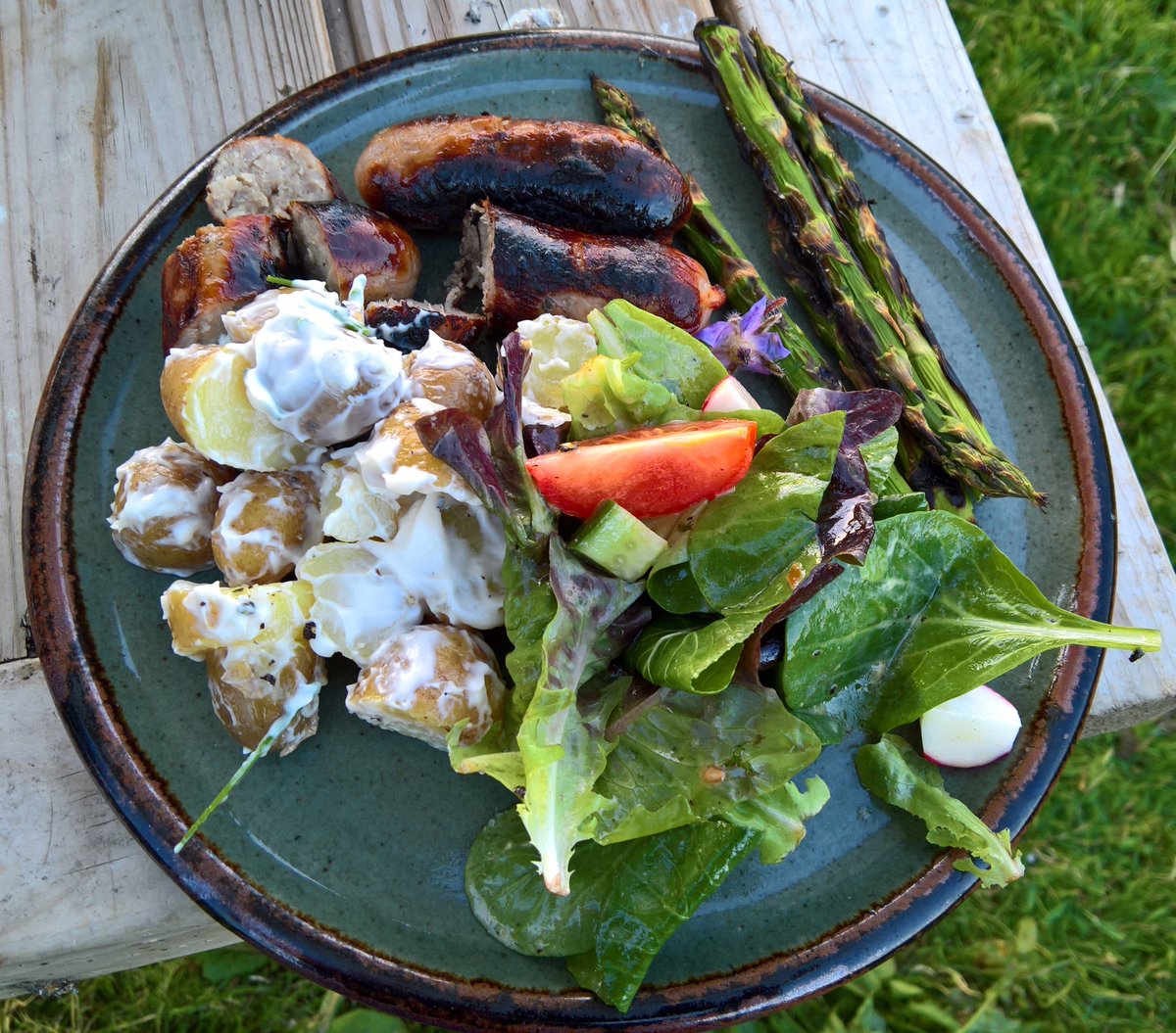 rutland_russet's tweet photo. Delicious #sausages from #The_Decent_Company met the #barbecue for supper last night! Thanks @martharoberts #free_range #rare_breed #pork https://t.co/RTfNwfNUYn