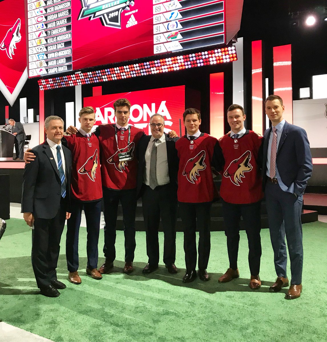 Welcome to the Arizona Coyotes family. ❤️  #OurPack https://t.co/LNBEU8JmMt