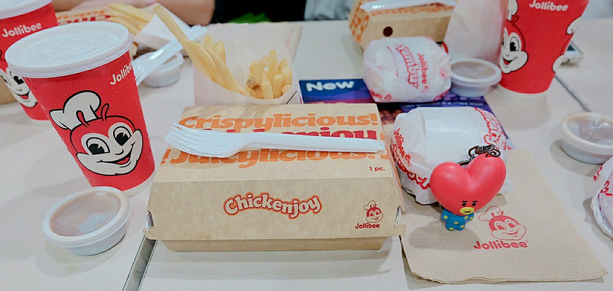 Jeniichan's tweet photo. After #STARRYSKY_MNL &amp; a short bonding with my closest friends, I attended as a walk-in alone to this last family dinner. Thank you to Christine (@queendiety) for letting me join. 💕

I'm sorry to my table mates if I'm not that talkative but I enjoyed it. Thank you again! 💜💜💜 https://t.co/LfT39elXOi