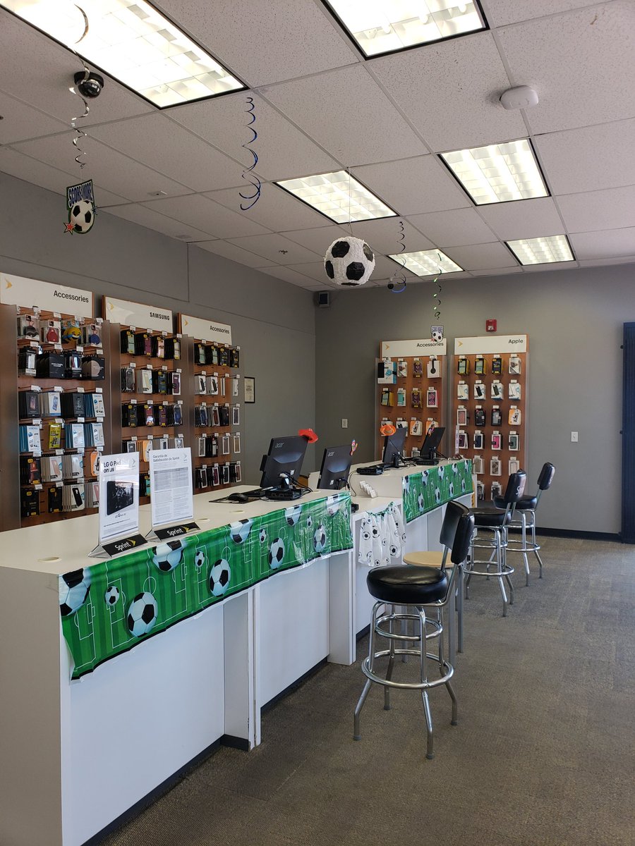 Come celebrate the win with your local N Las Vegas Sprint store and walk out with some amazin amazing deals. Your wallet will thank u #sprint #worksforme <a href="/B10v3/">Brandon Love</a> <a href="/DannyIsho/">Danny Isho</a> <a href="/MikeDavies1984/">Mike Davies</a>